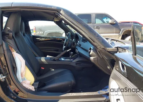 2025 Mazda Mx-5 Miata Rf Grand Touring z USA, uszkodzony, nr VIN JM1NDAM74S0652775